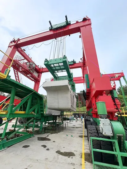 Heavy 160t Mobile Rubber Tyre Gantry Crane with Electric Winch 